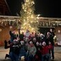 l'équipe organisatrice autour du Père Noël après le départ des exposants